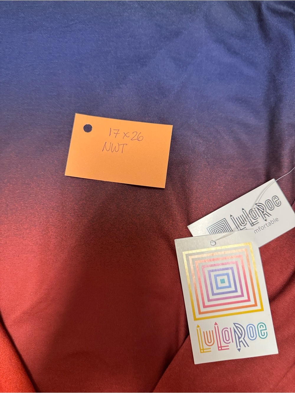 💛💛3/25 LulaRoe Ombre Top - Picture 3 of 3
